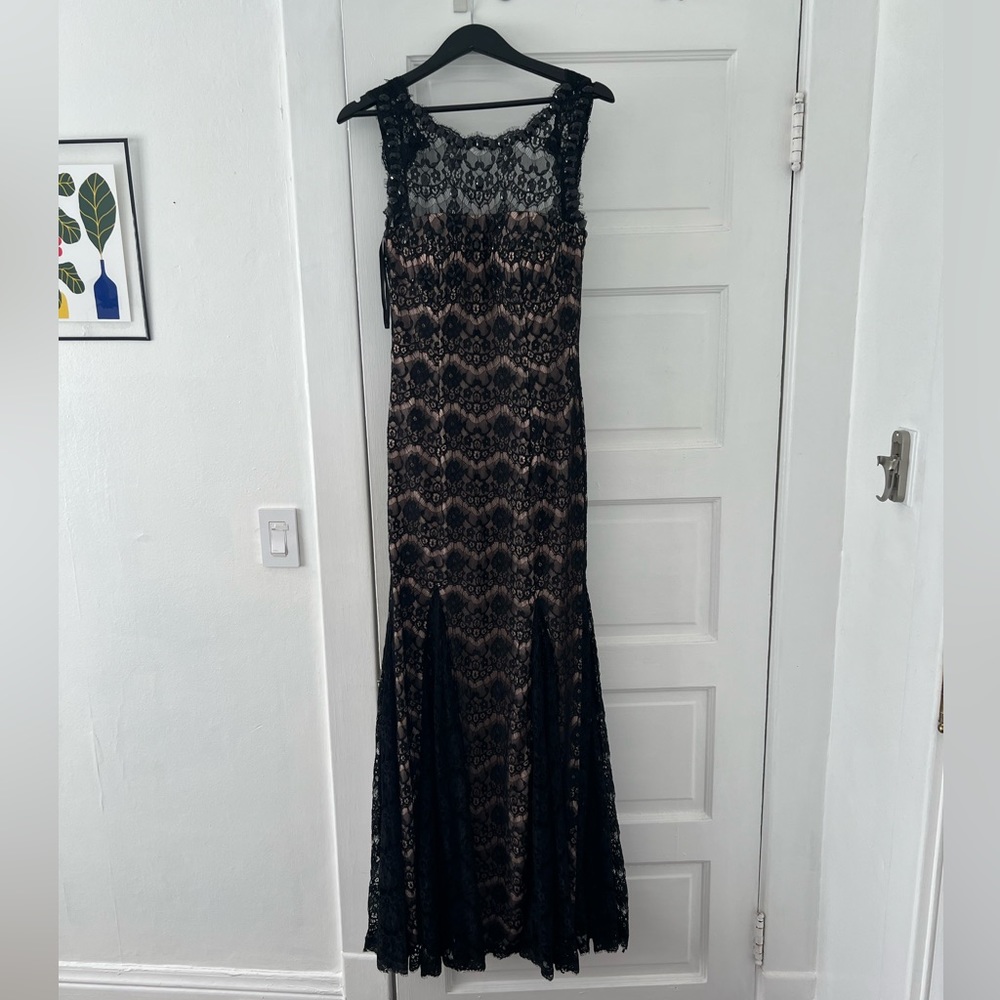NWT Betsy & Adam formal dress
